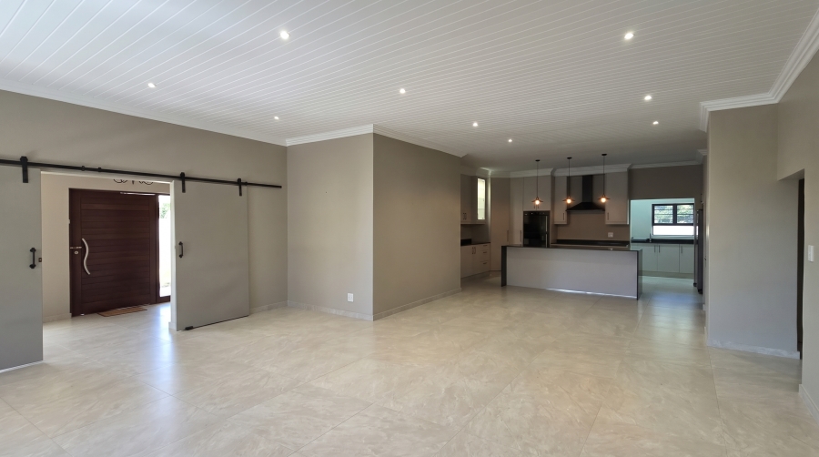 To Let 3 Bedroom Property for Rent in Uitzicht Western Cape